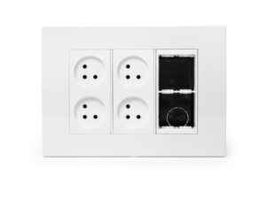 עמדת  HOME & OFFICE תחת הטיח 6 מודול, 4 שקעים ומתאם ג